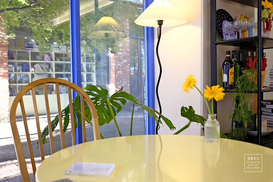 Interior atmosphere at Meolmeol Pangyo