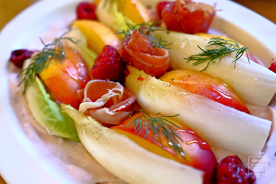 Seasonal jambon ricotta salad