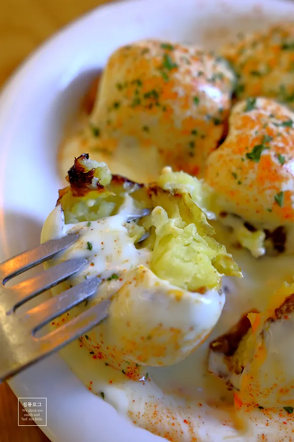 Baby potatoes with truffle cream