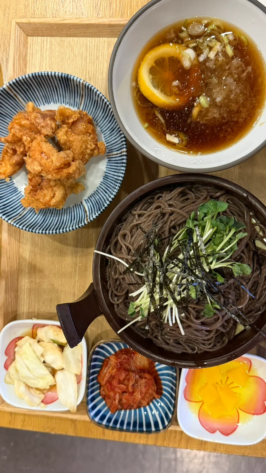Two kinds of rice bowl: butadon and tendon