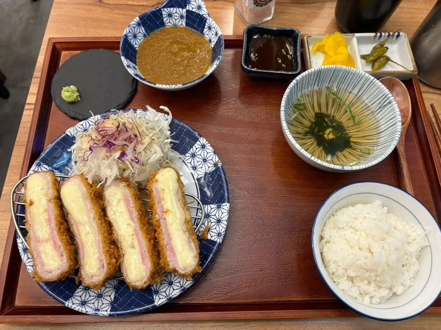 카레와 함께 나온 돈까스