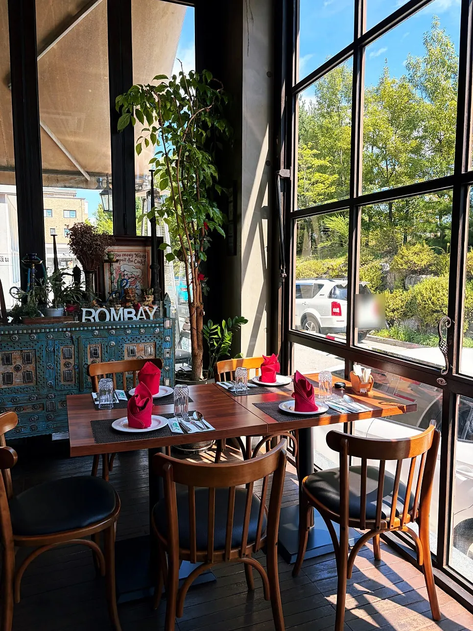 Restaurant interior on the Baekhyeon-dong café street