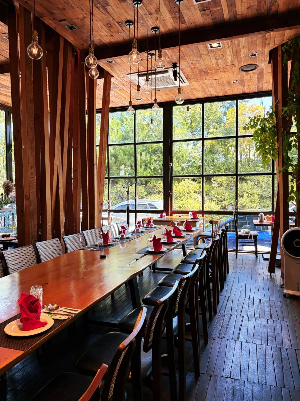 Table setting in the sunlight