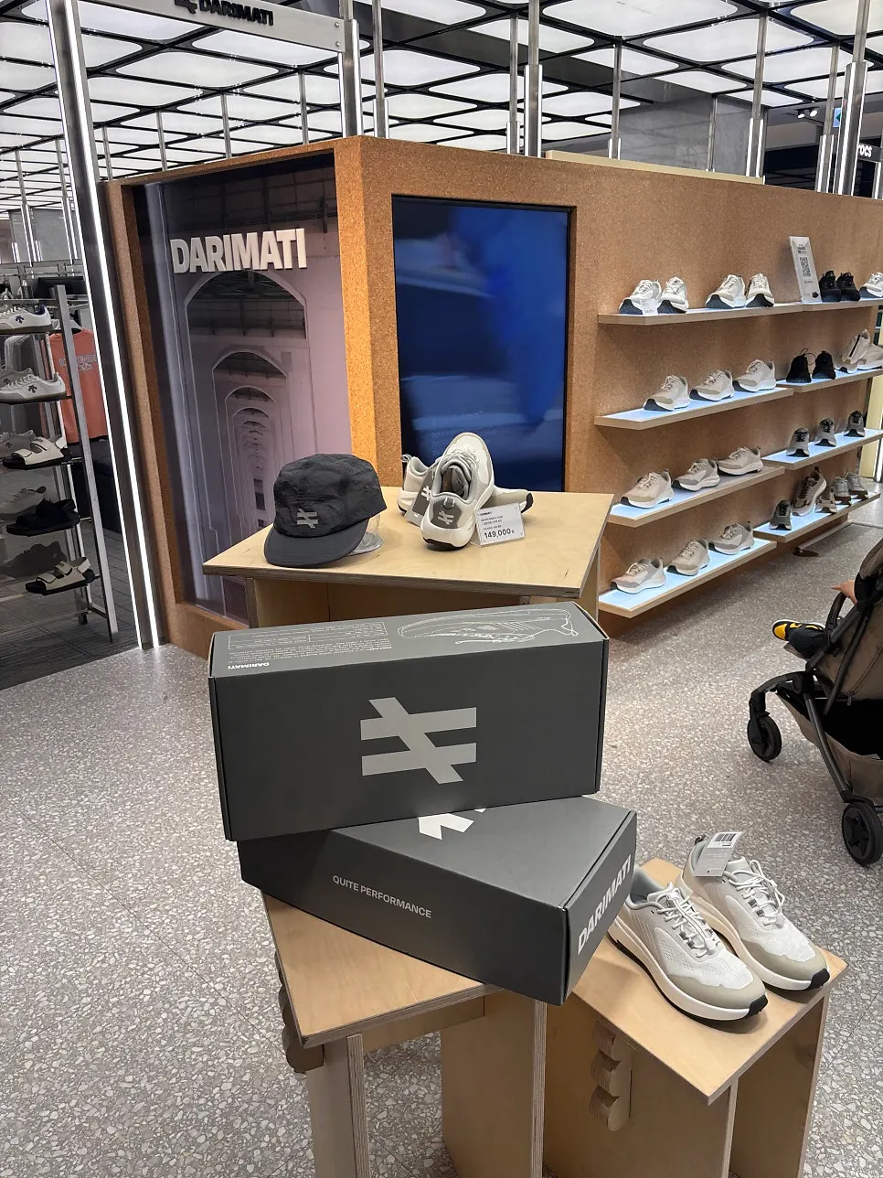 DARIMATI BR-001 sneakers being worn