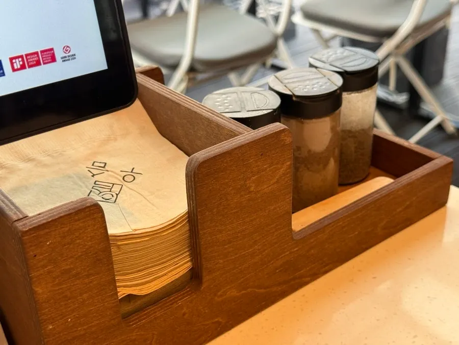 Table setting with tablet ordering system and perilla seed powder