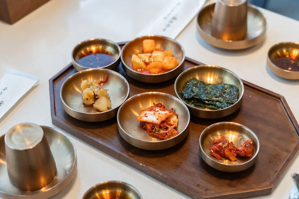 Basic side dishes served on brassware at Useum Pangyo Branch