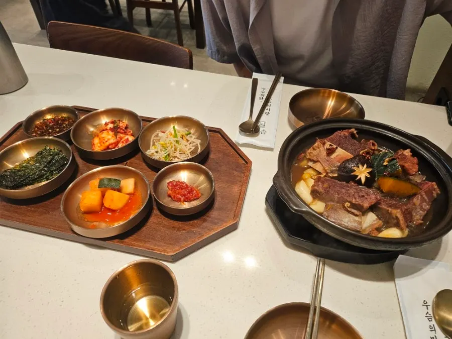 둘이 먹기 좋은 양의 갈비찜 한 그릇
