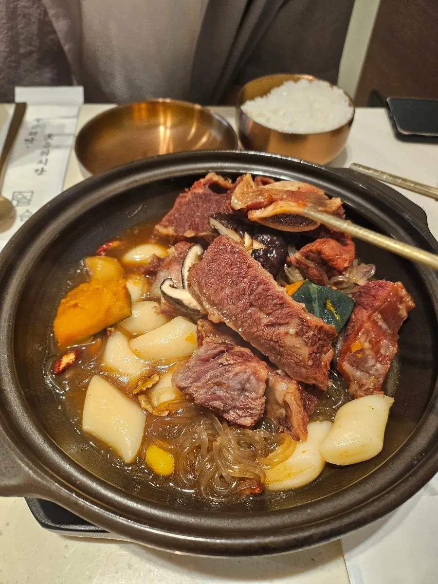 양념을 흡수한 갈비찜 당면