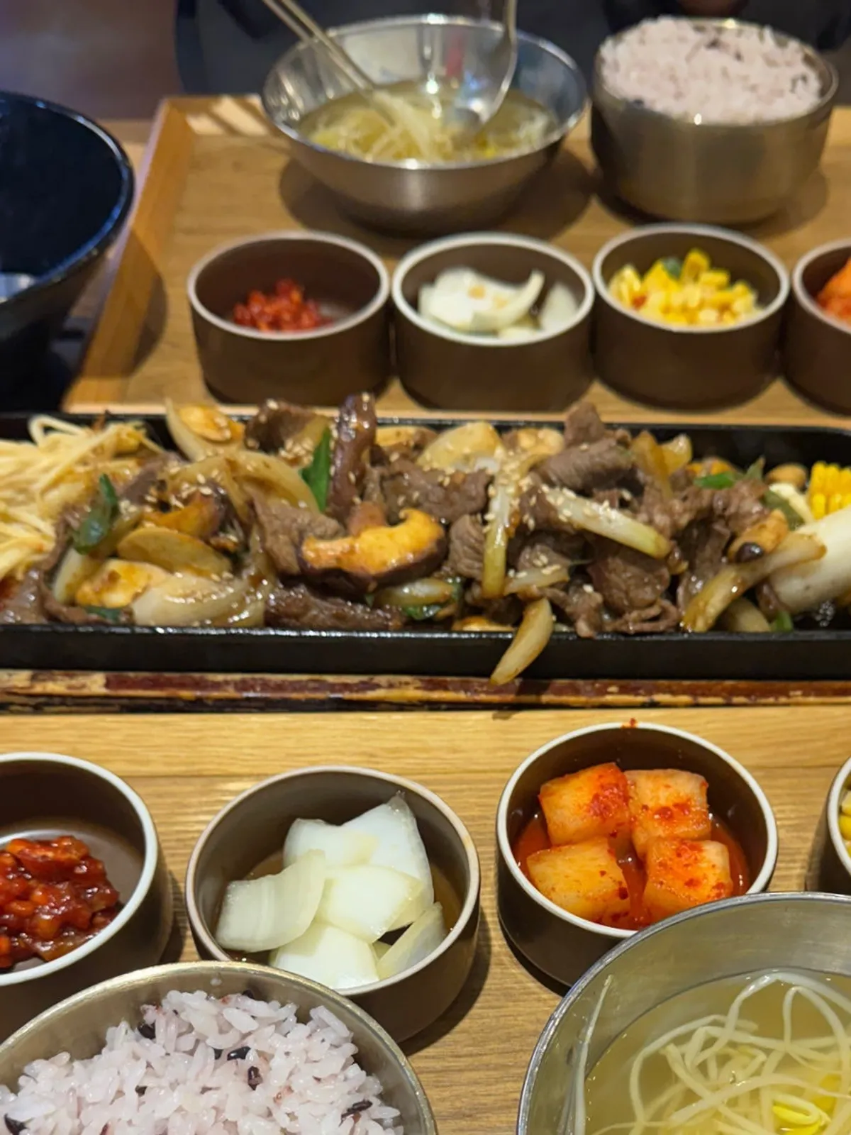 Kkotgalbisal bulgogi with onions and mushrooms