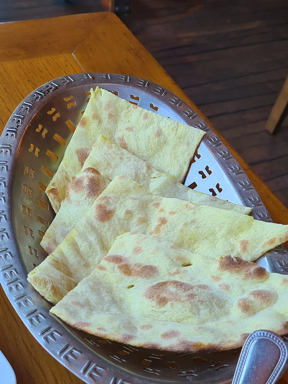 A plate of tikka masala with rice