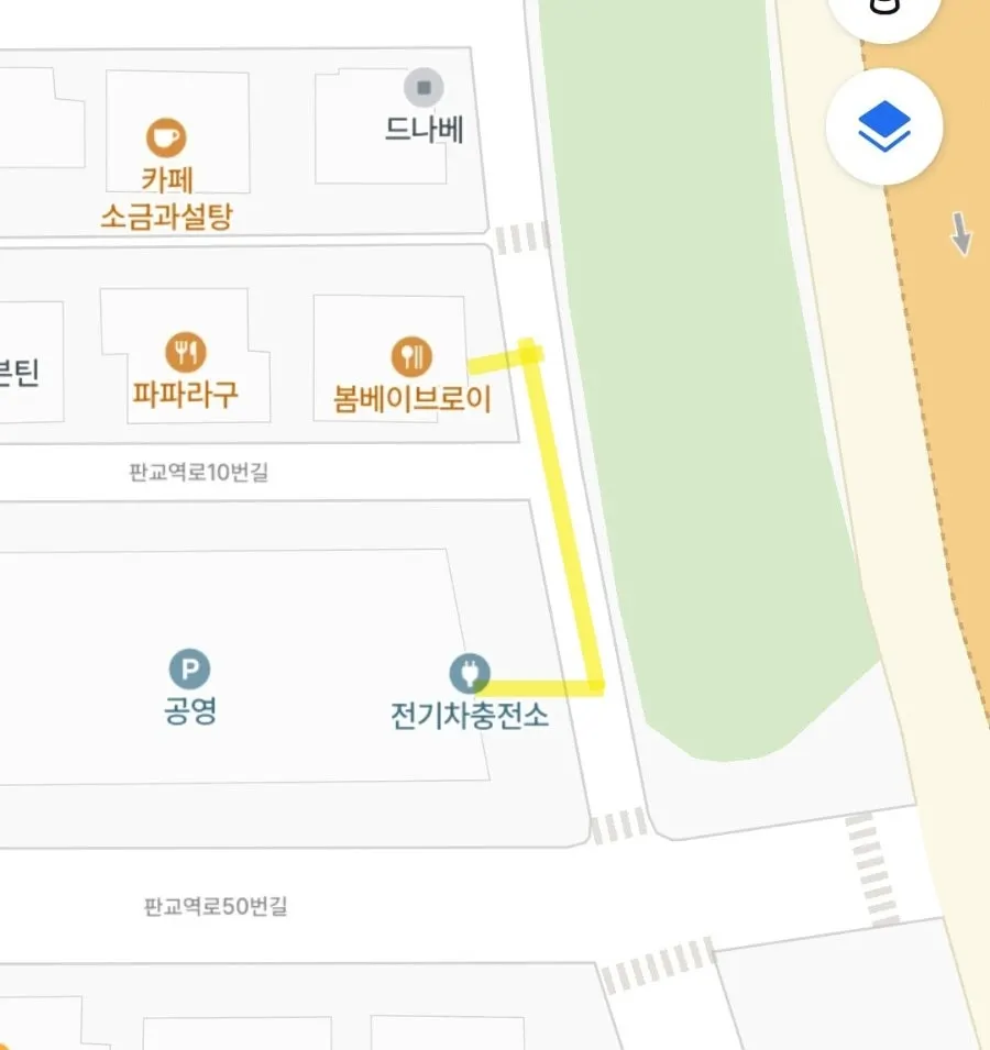 Guide to the public parking lot near the restaurant
