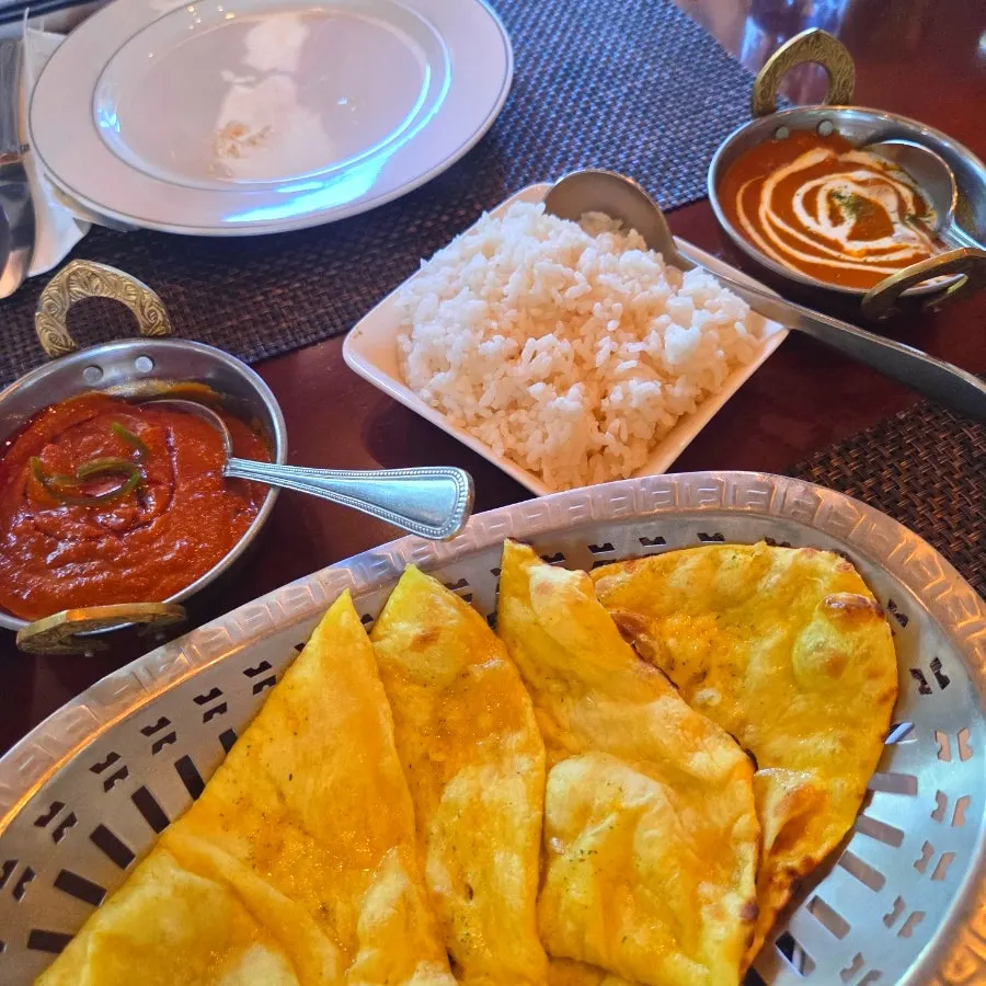 Chewy naan with a curry aroma