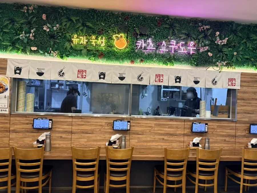 Seating and hall atmosphere at Katsu Shokudo Pangyo Main Branch