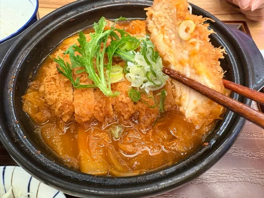 Refreshing spicy broth of the kimchi katsu nabe