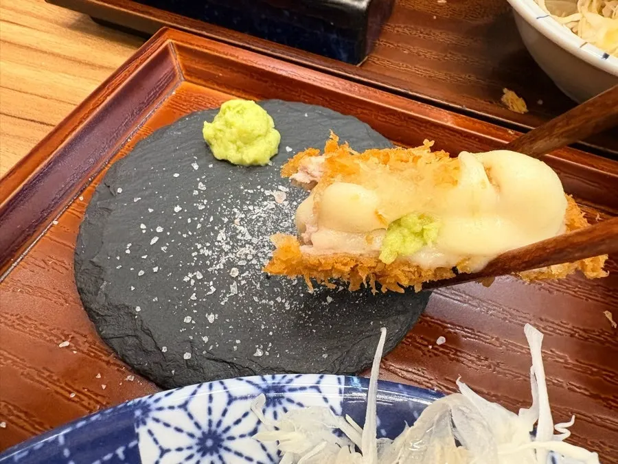 Thick cheese tonkatsu packed full of cheese