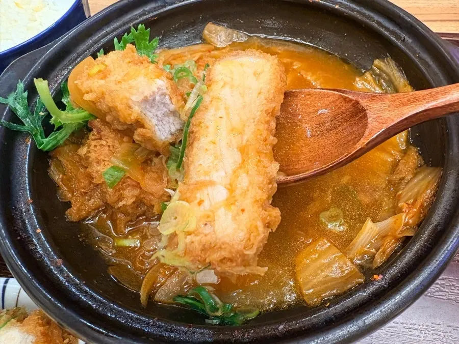 Tonkatsu and soba served together as a set