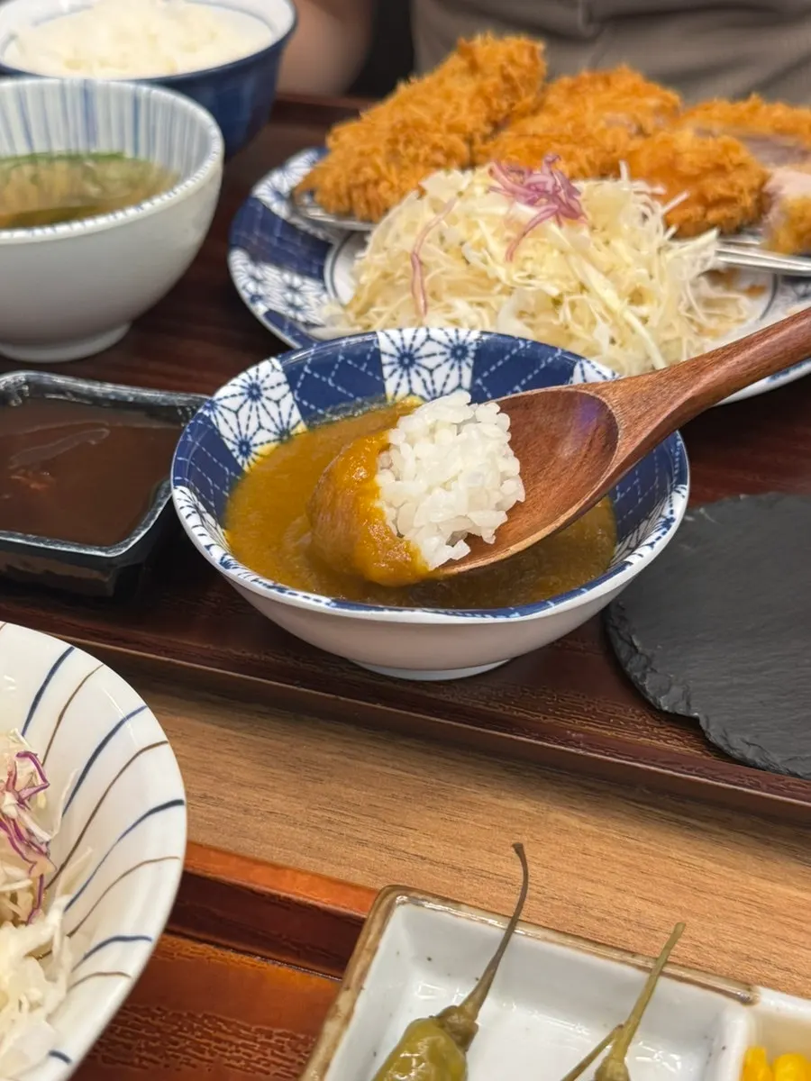 Side curry sauce and rice served with the meal