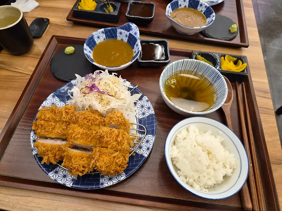 Fillet katsu single dish with rice, soup and salad