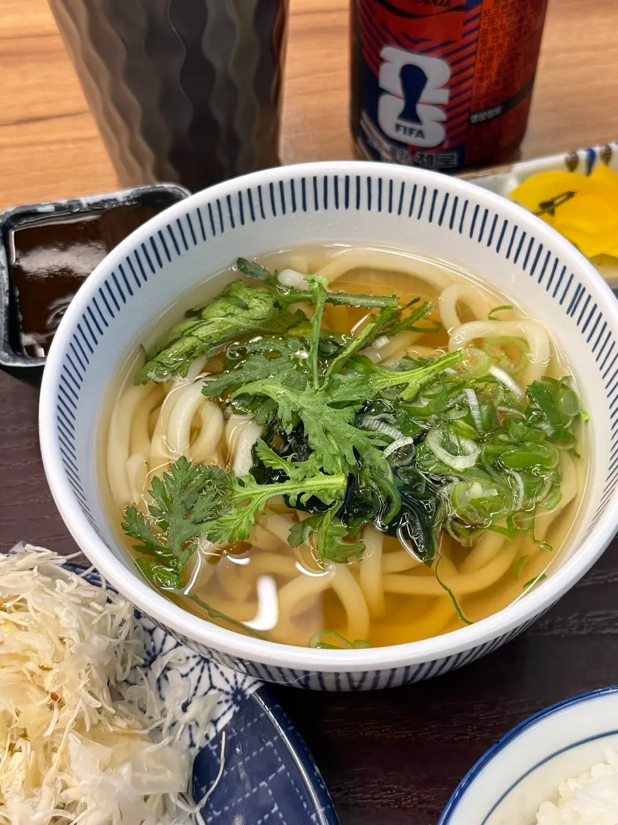 Hot mini udon served with the set
