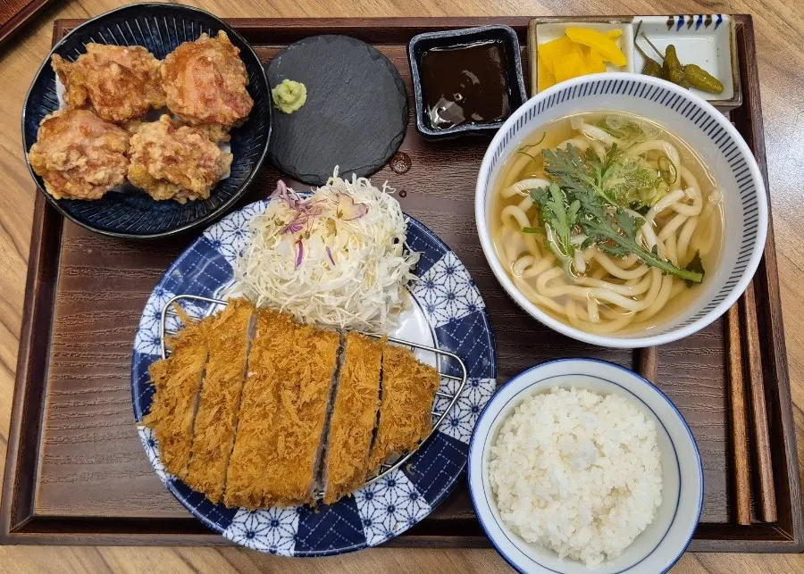 Cross-section comparison of cheese katsu and loin katsu