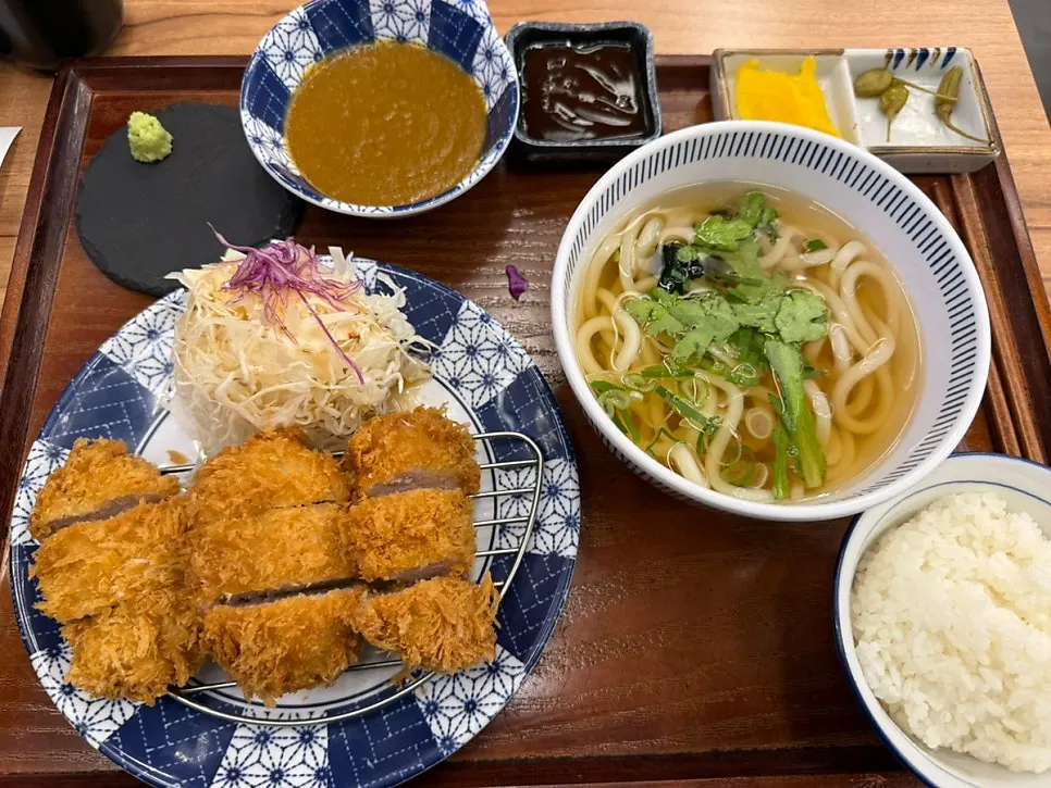 Fillet katsu set served with mini udon and mini curry