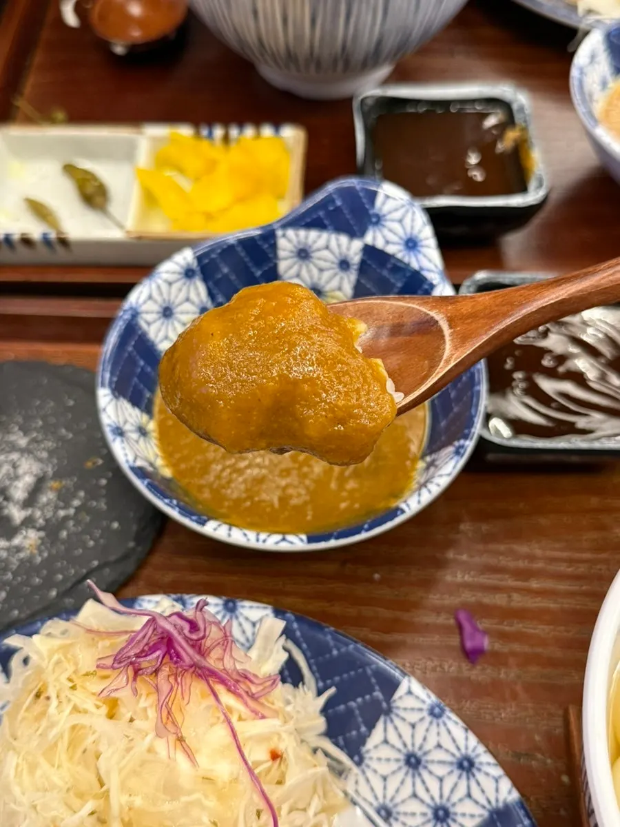 Unlimited-refill yuzu salad served alongside mini curry