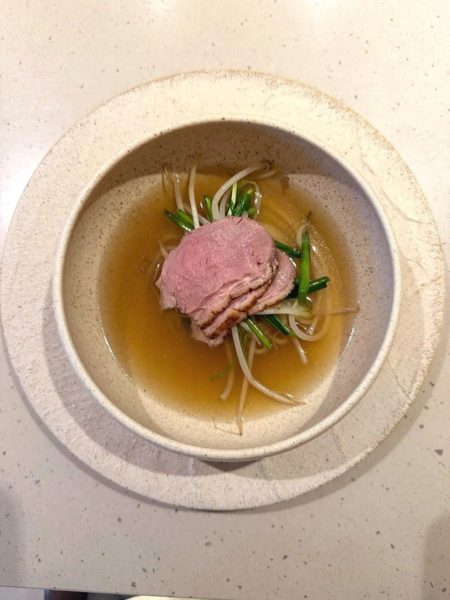 Neungi duck soup with clear broth
