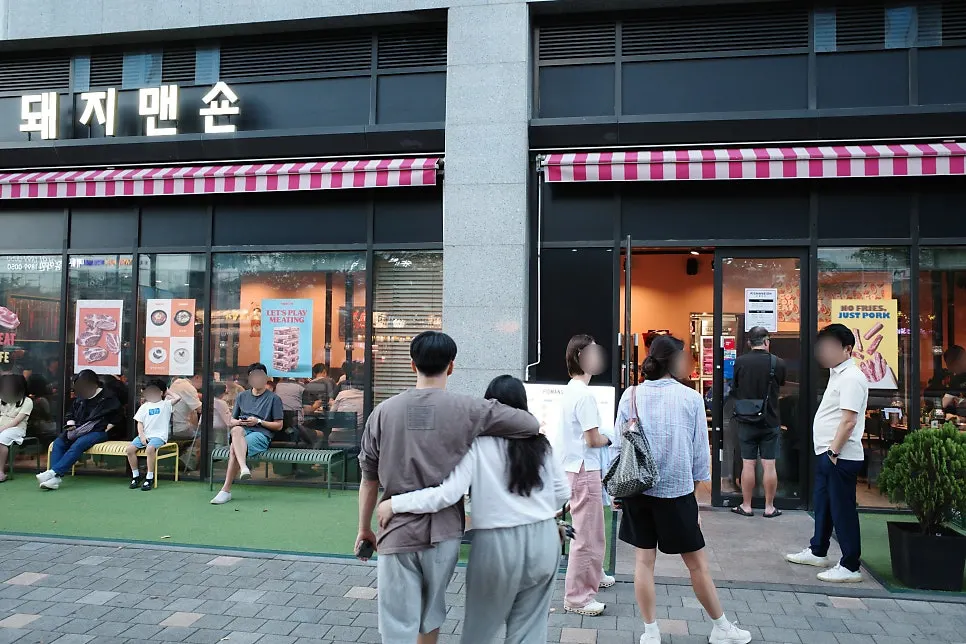 Evening waiting line