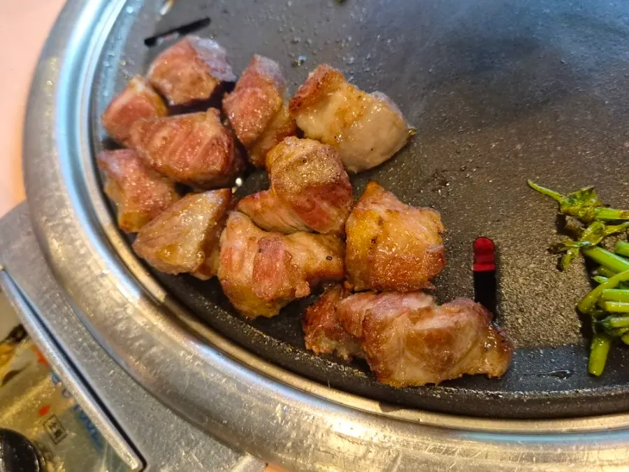Comparison of Korean and Iberico pork neck