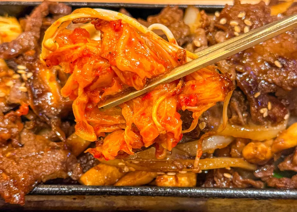 양념이 세지 않은 마늘 꽃갈비살 불고기 가까이 본 모습