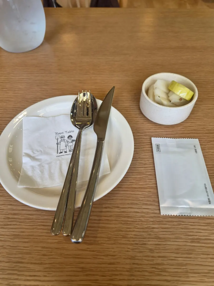 Interior space at Raon Sik Tak Pangyo Branch