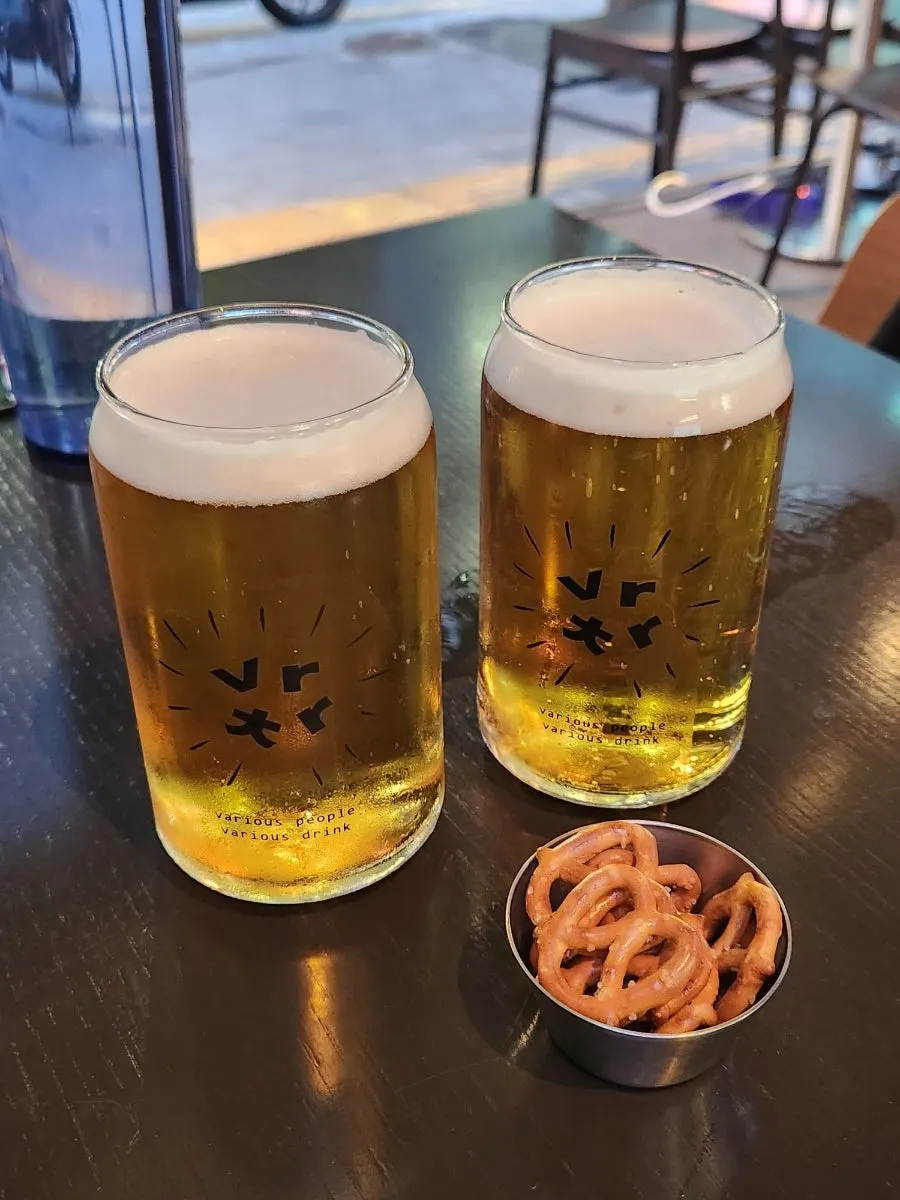 바차 판교점 생맥주 두 잔