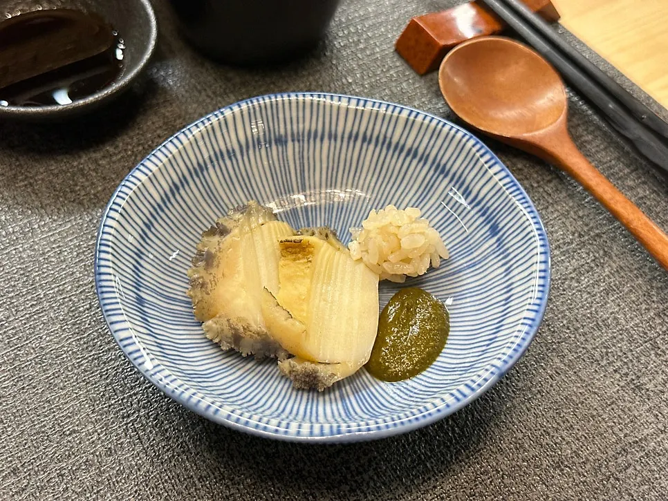 Basic table setting before the omakase begins