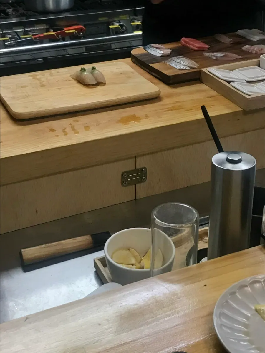 판교 스시 오마카세 왼손잡이 배려 세팅과 미니 카이센동, 수요리식당