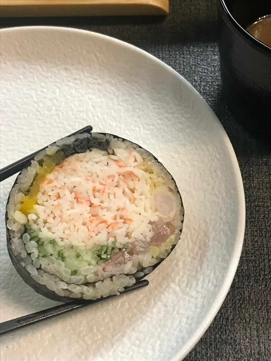 크게 썰어 나온 후토마끼