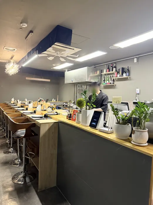 수요리식당 아늑한 매장 내부