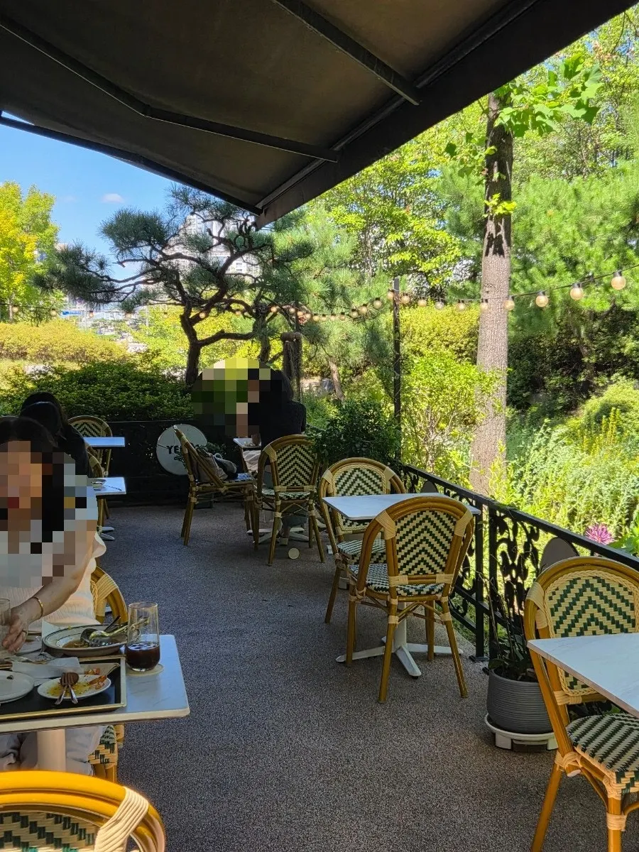 Brunch café space in Baekhyeon-dong, Pangyo