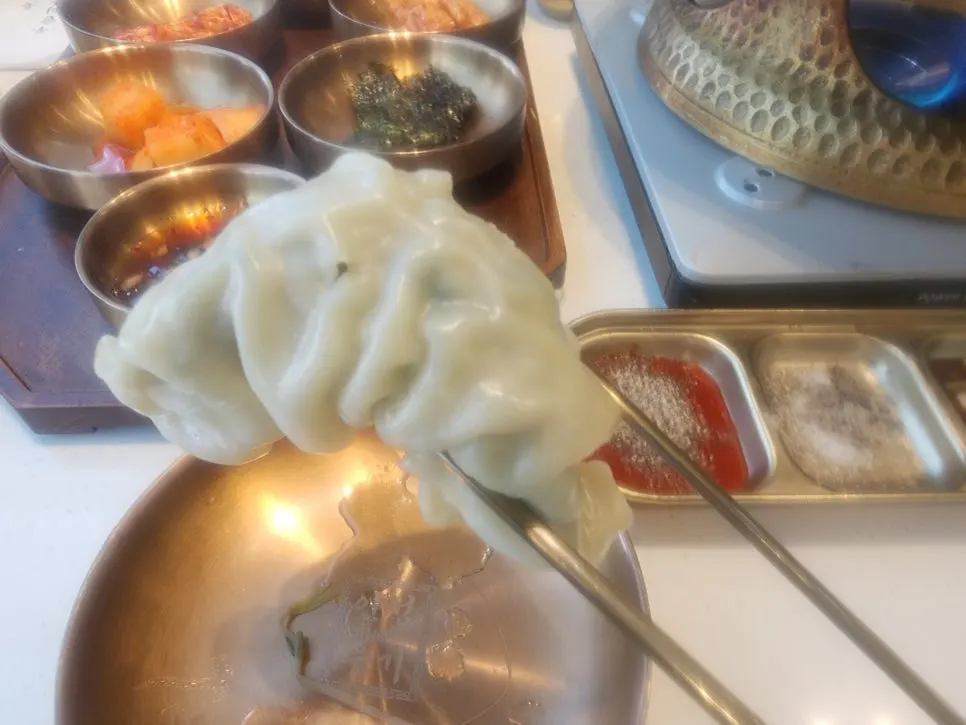 얇은 만두피의 이북식 만두