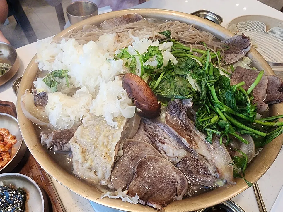 국물과 함께 먹는 메밀면 사리