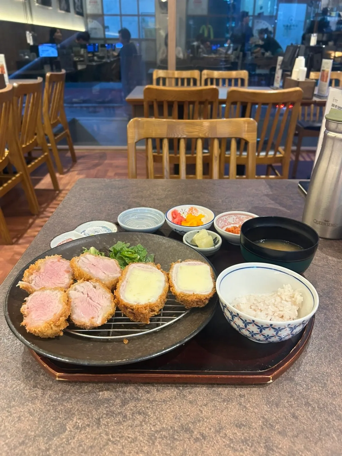 비즐 안심 치즈 돈카츠 세트 상차림