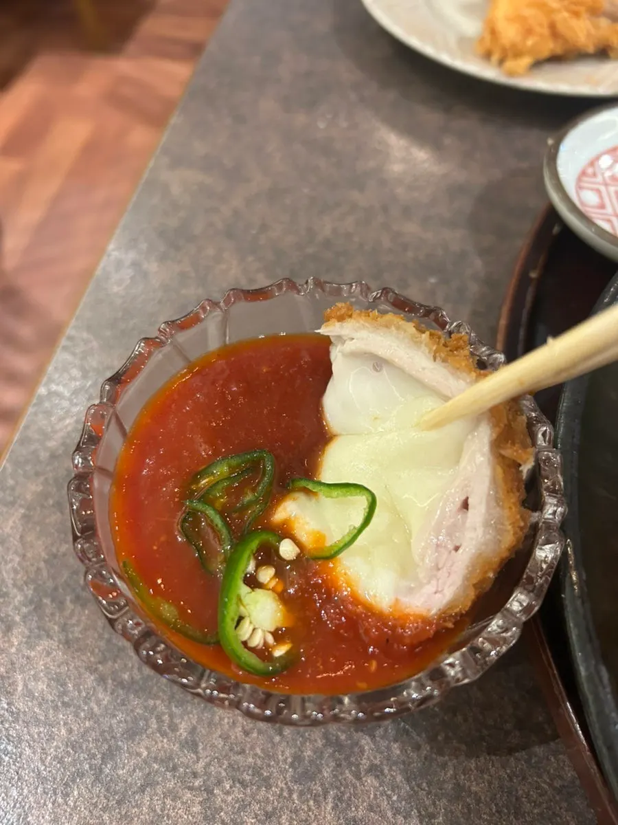 추가 주문한 매콤한 토마토 소스