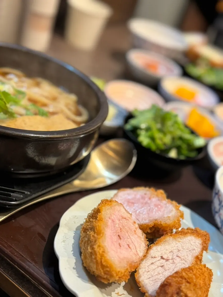 두툼한 등심카츠 단면과 핑킹 현상