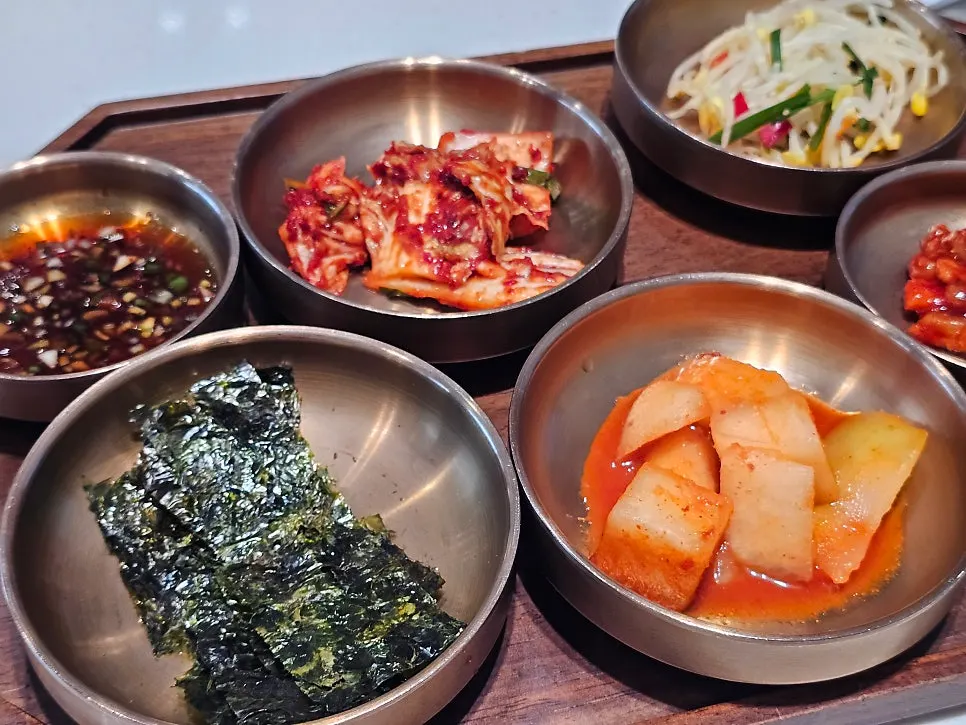 Selection of side dishes at Useum Pangyo Branch