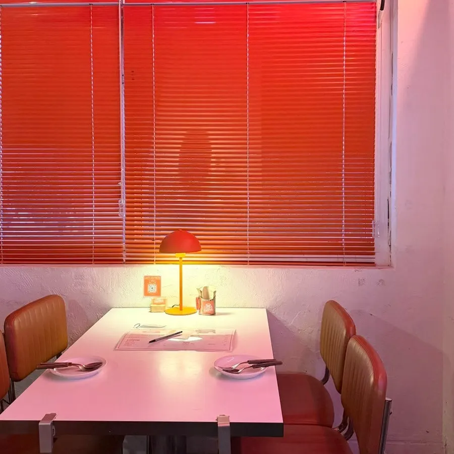Table layout at Panna with generous spacing