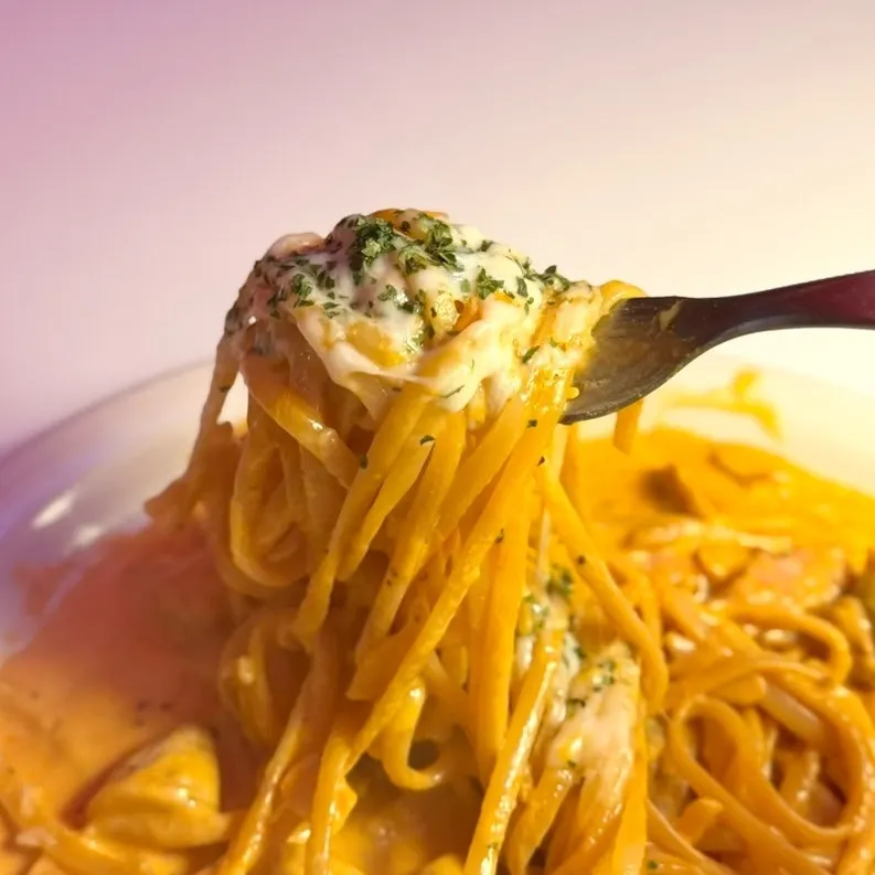 Fire noodle cream pasta with generous sauce