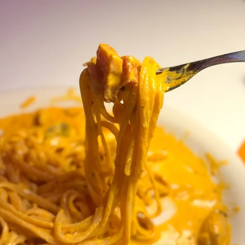 Fire noodle carbonara mixed with cheese