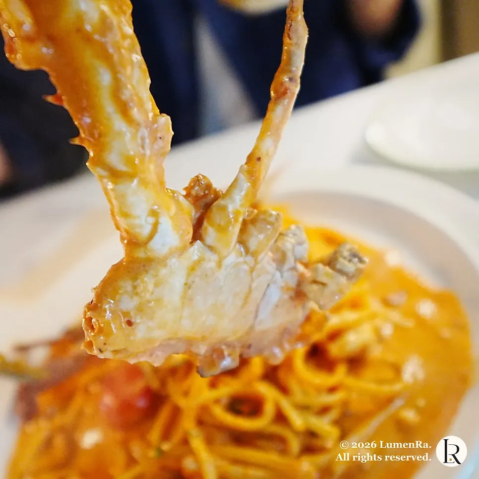 토치로 마무리한 꽃게 몸통 부분