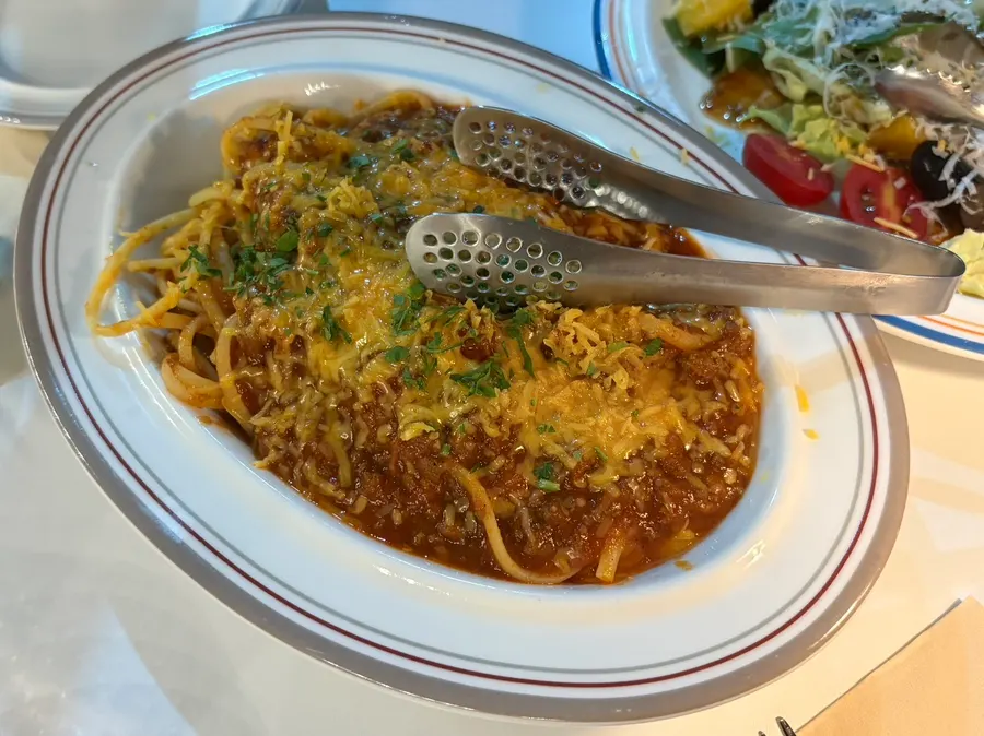 토마토 베이스 라구파스타 한 접시