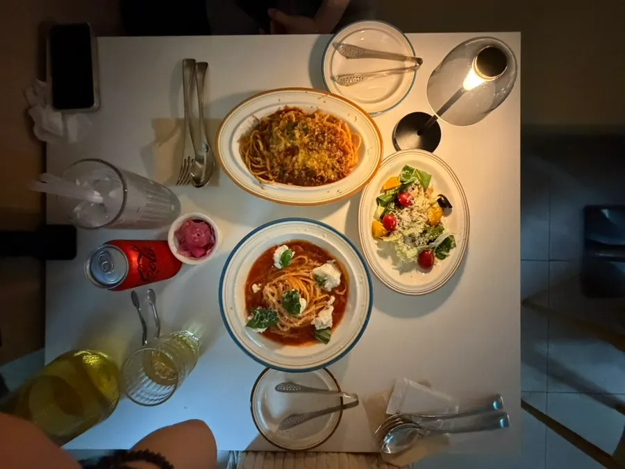 二人で食べたパスタセットのテーブル全景