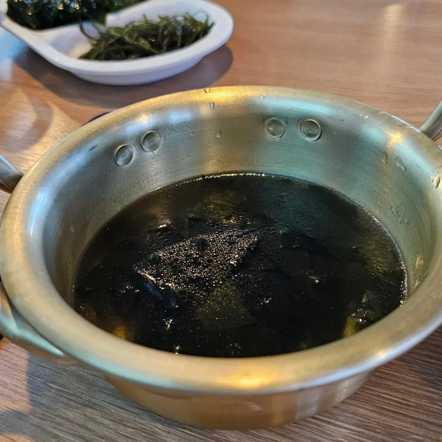Side dishes including toasted gim and perilla leaves